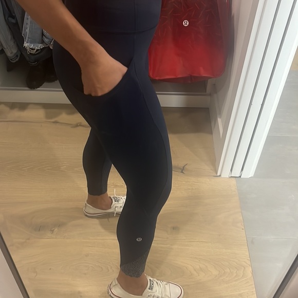 Lululemoon pants on dark blue size 0. - Picture 3 of 8